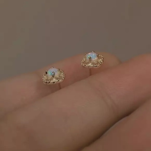 Opal Small Stud Flower Earrings NEW - Picture 5 of 5